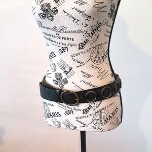 Elegant Black Leather Belt With Solid Brass Rings. Size Medium. Great Quality